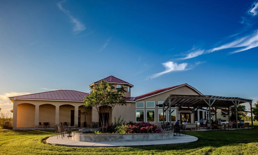 Blue Lotus Winery, Hye